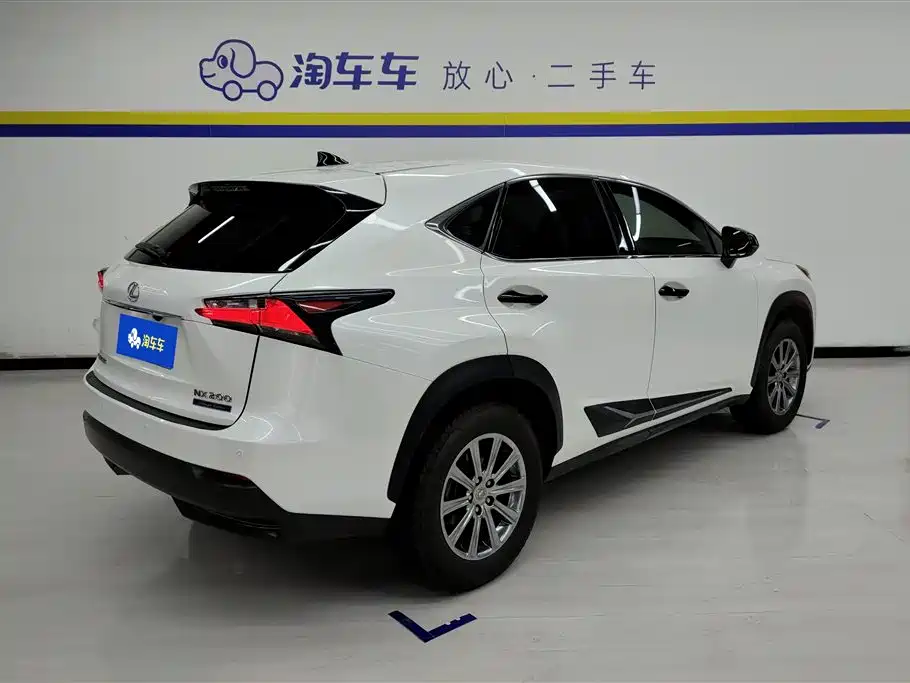 Lexus NX 2017 — фото 2