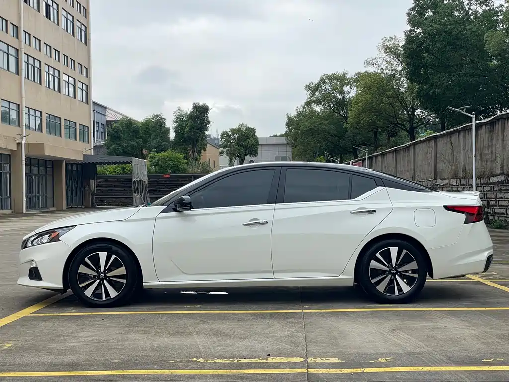 Nissan Teana 2022 — фото 15