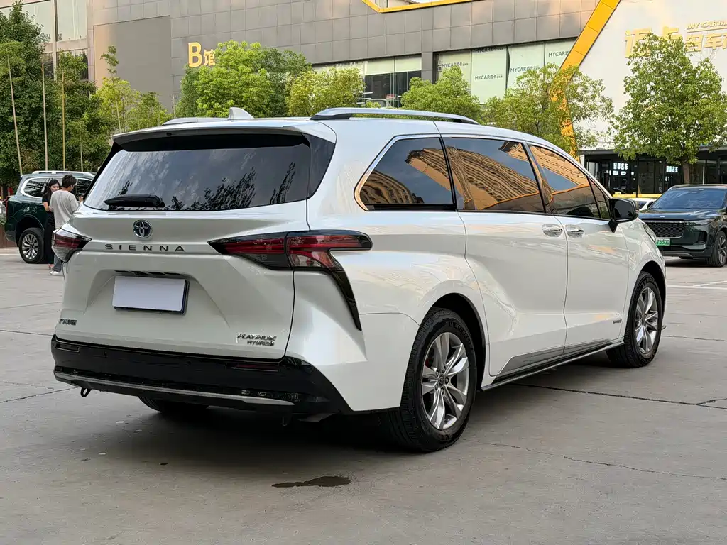 Toyota Sienna 2022 — фото 17