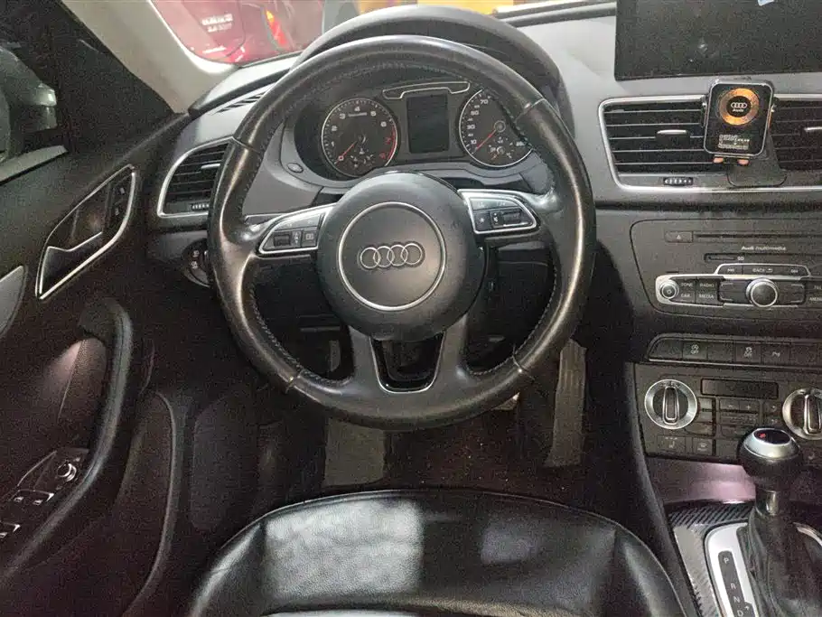 Audi Q3 2015 — фото 15