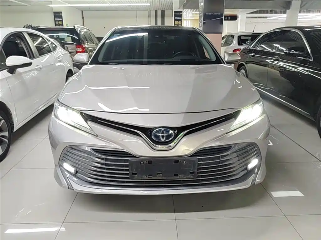 Toyota Camry 2019 — фото 3