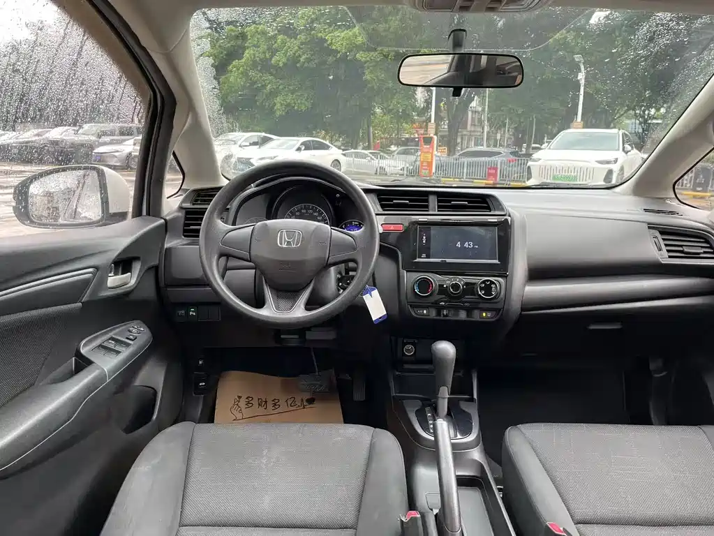 Honda Fit 2017 — фото 14