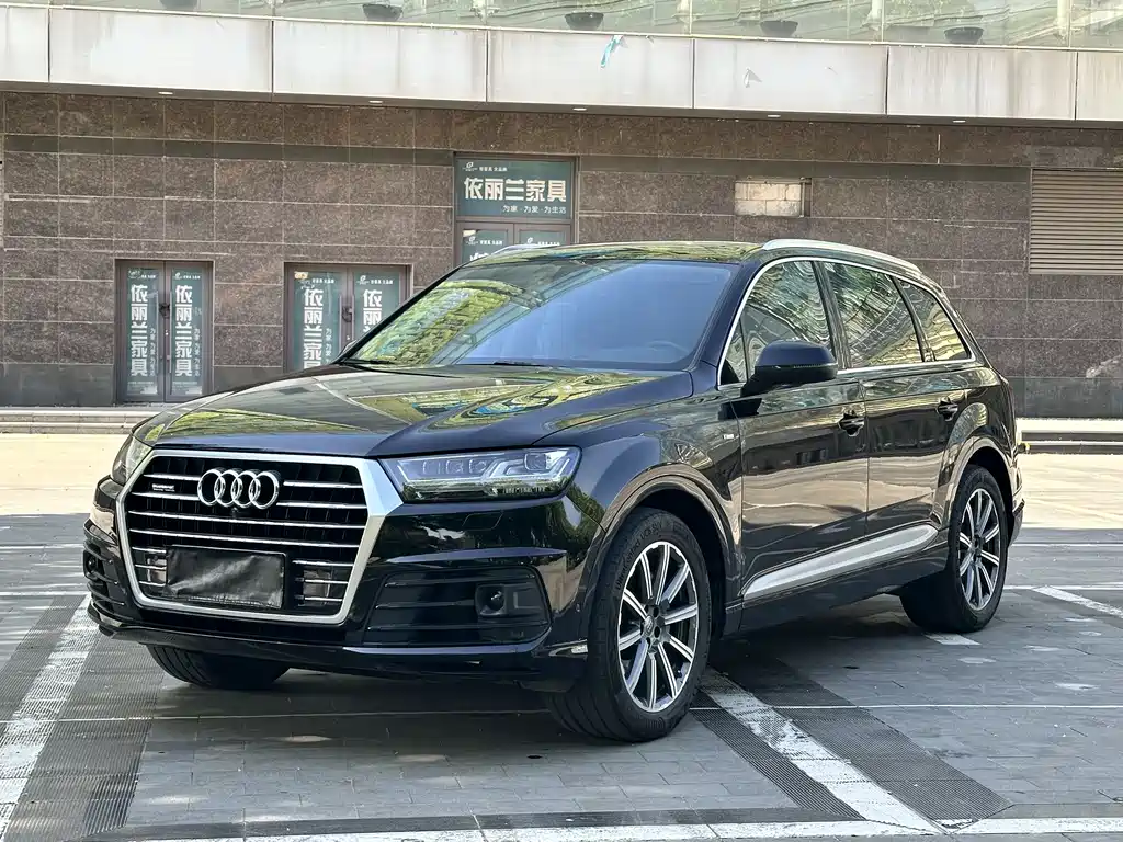 Audi Q7 2018 — фото 1