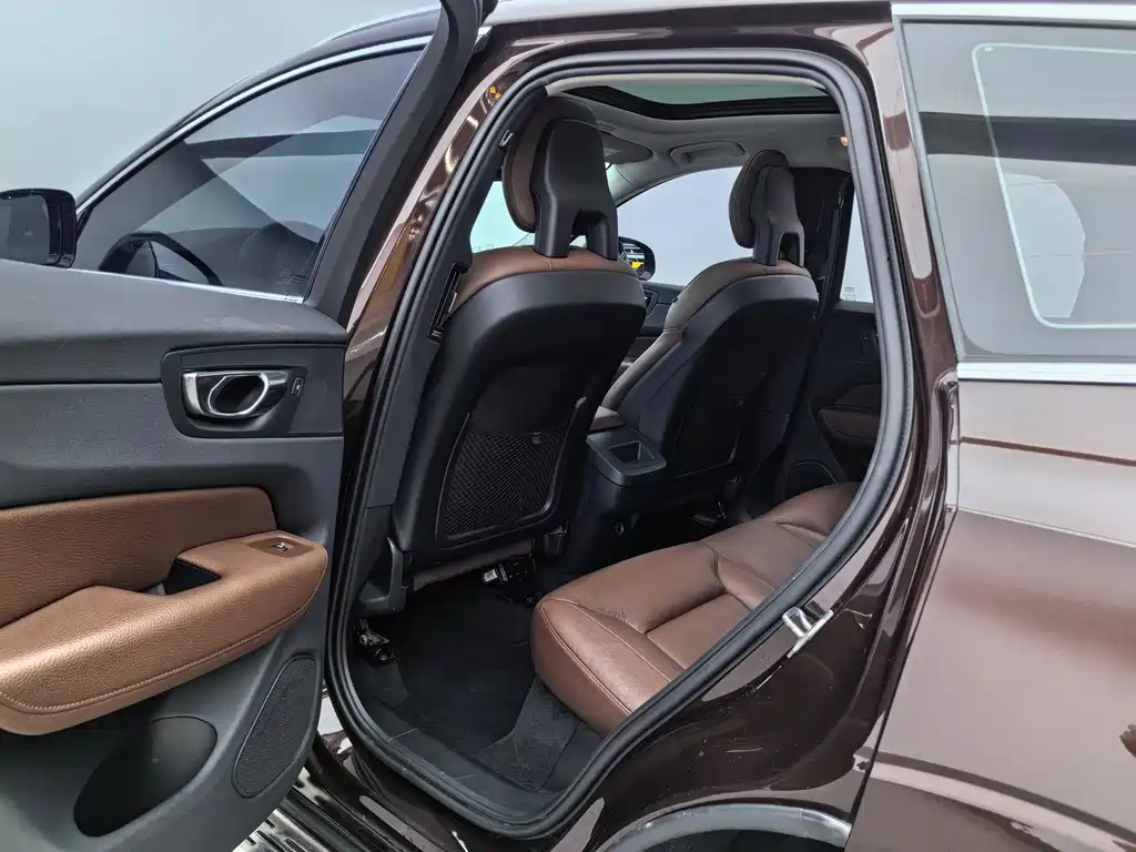 Volvo XC60 2018 — фото 17