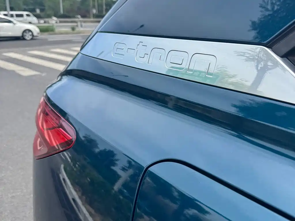 Audi Q5 e-tron 2022 — фото 22