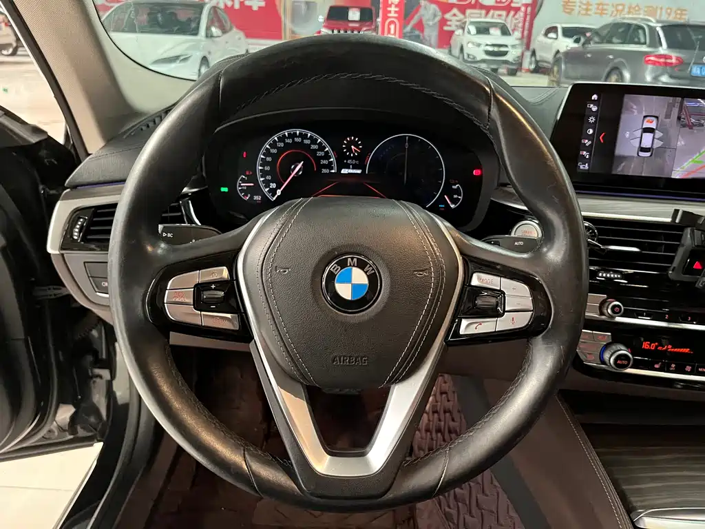 BMW 5 Series New Energy 2019 — фото 8