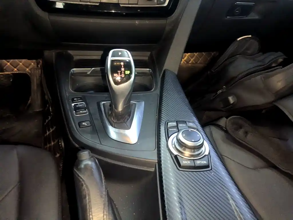 BMW 3 Series 2017 — фото 14
