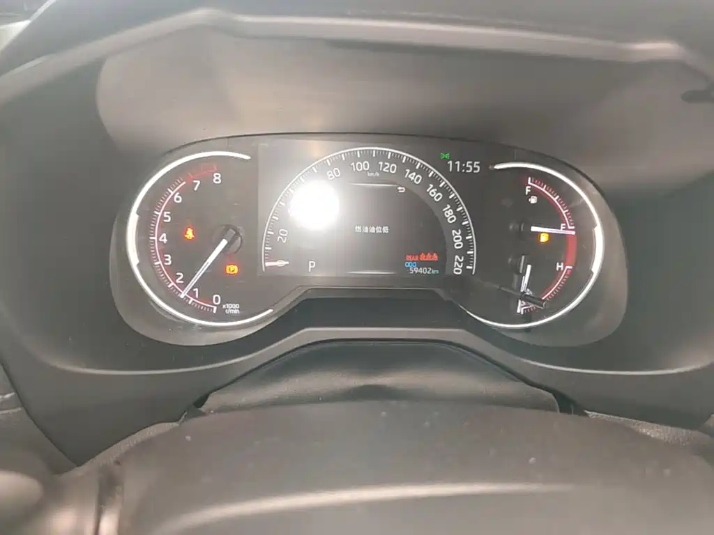Toyota RAV4 2019 — фото 12