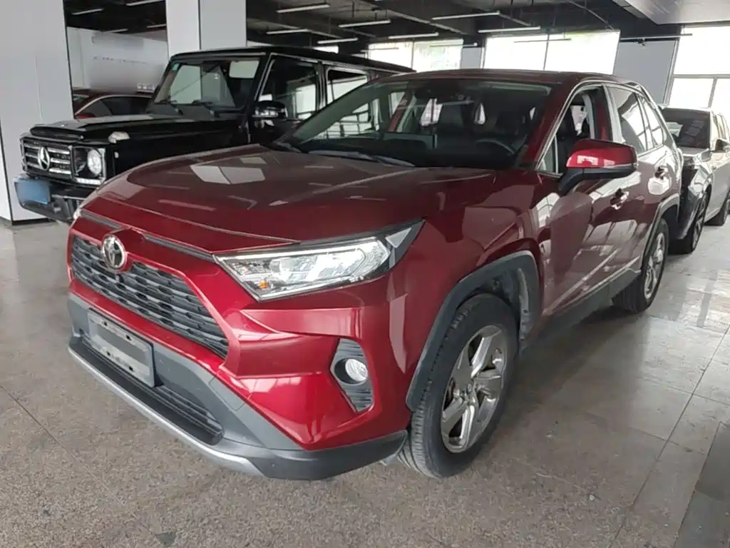 Toyota RAV4 2019 — фото 1