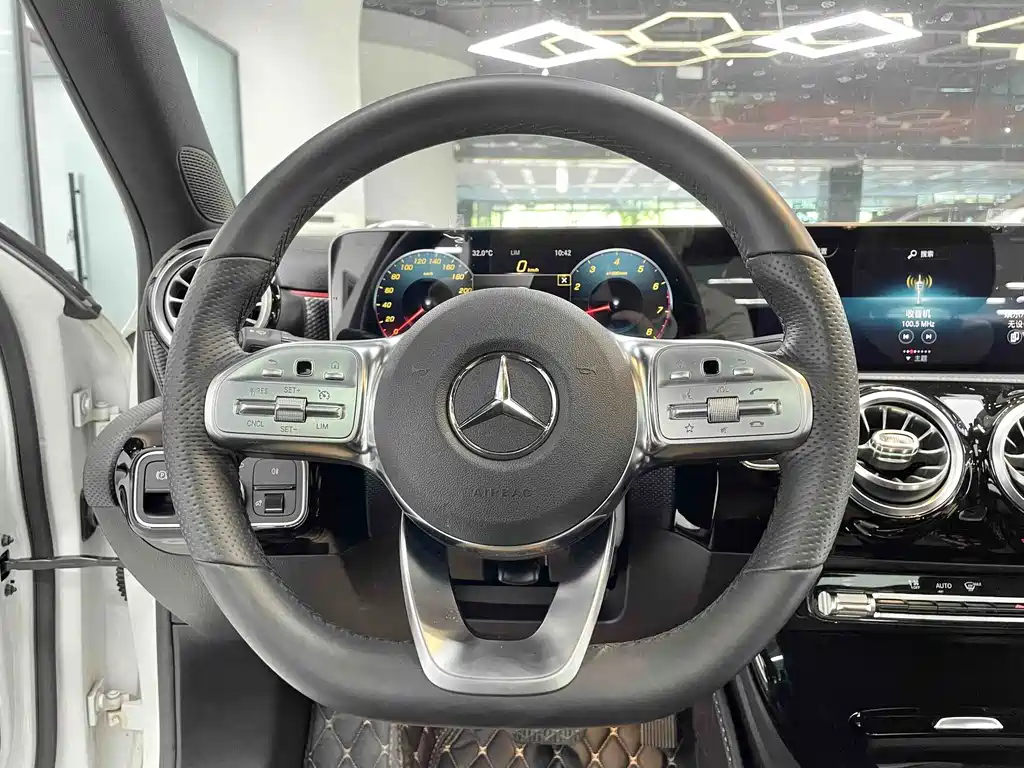 Mercedes-Benz A-Class 2020 — фото 17