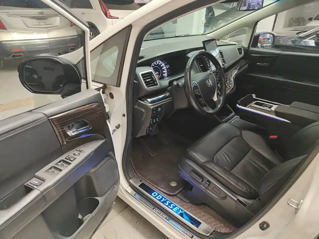 Honda Odyssey 2018 — фото 16