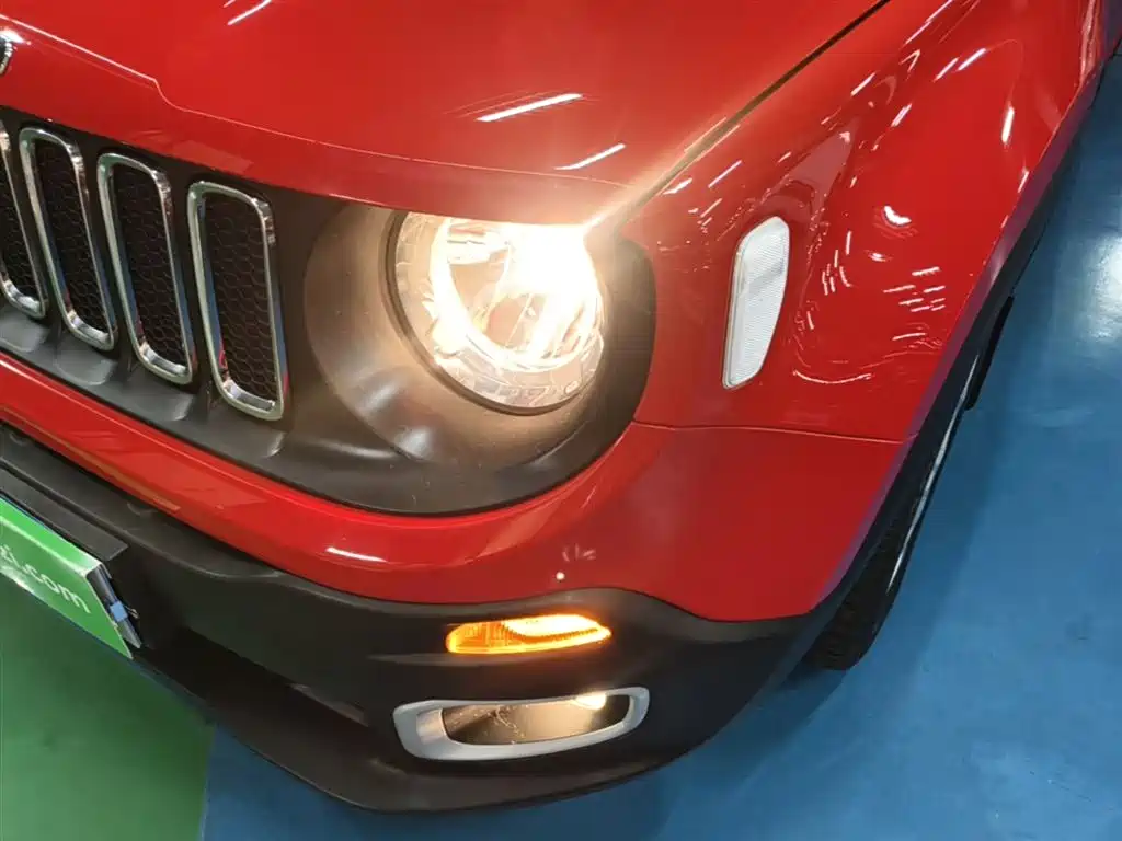 Jeep Renegade 2018 — фото 24