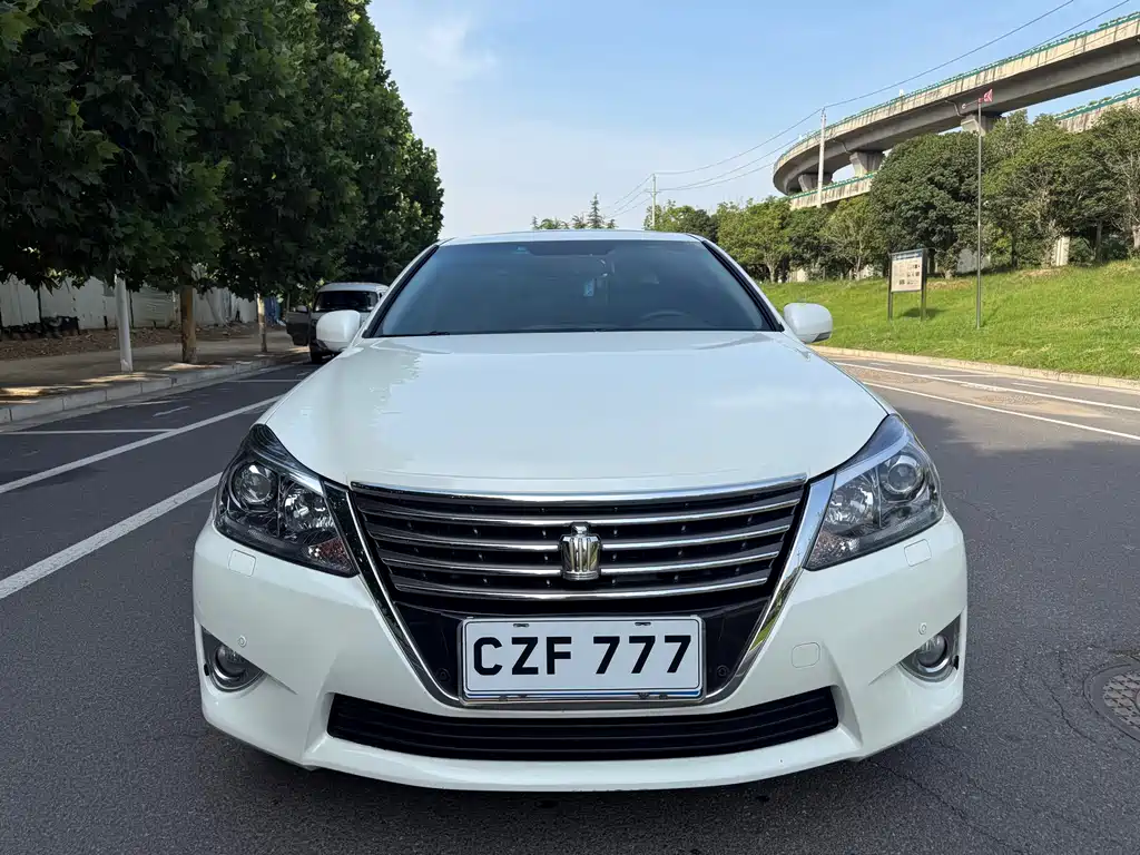 Toyota Crown 2014 — фото 2