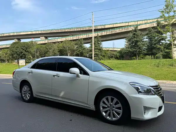 Toyota Crown 2014