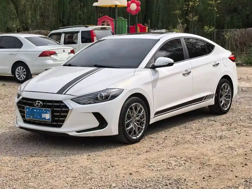 Hyundai Elantra 2020 — фото 1