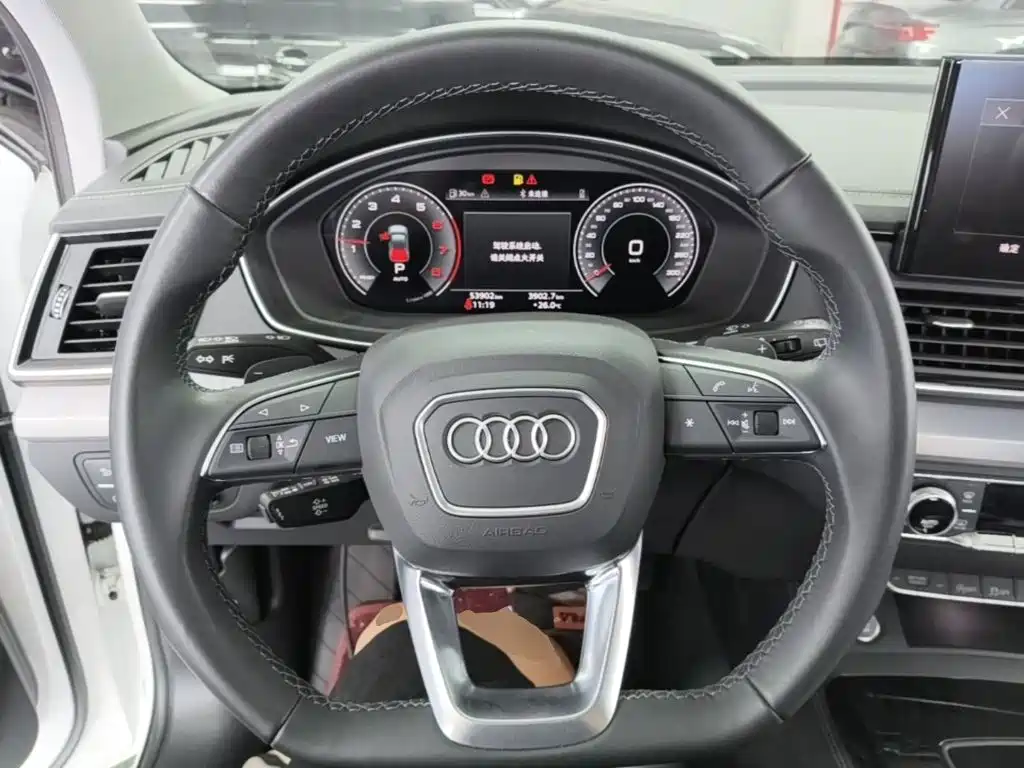 Audi Q5L 2023 — фото 17