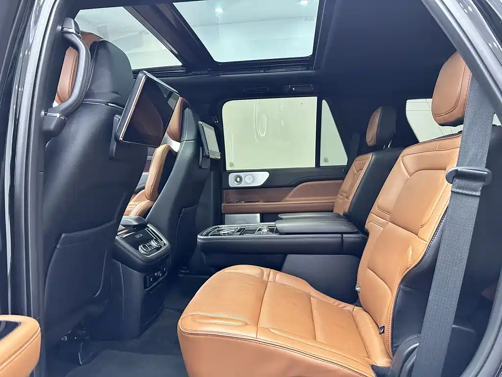 Lincoln Navigator 2019 — фото 12