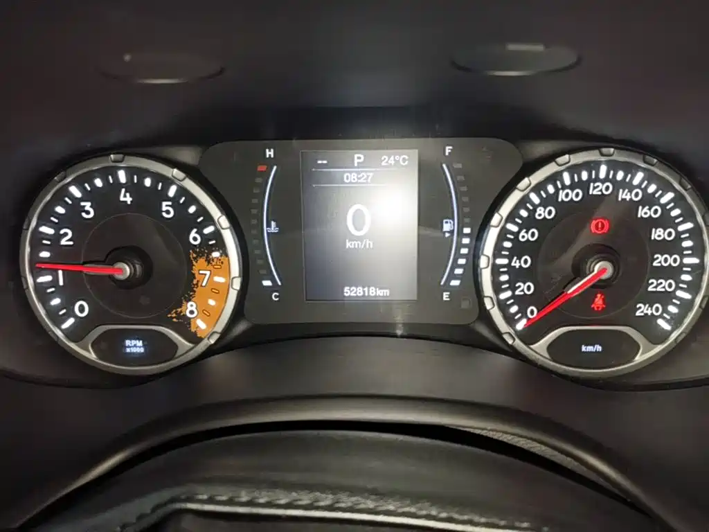 Jeep Renegade 2018 — фото 12