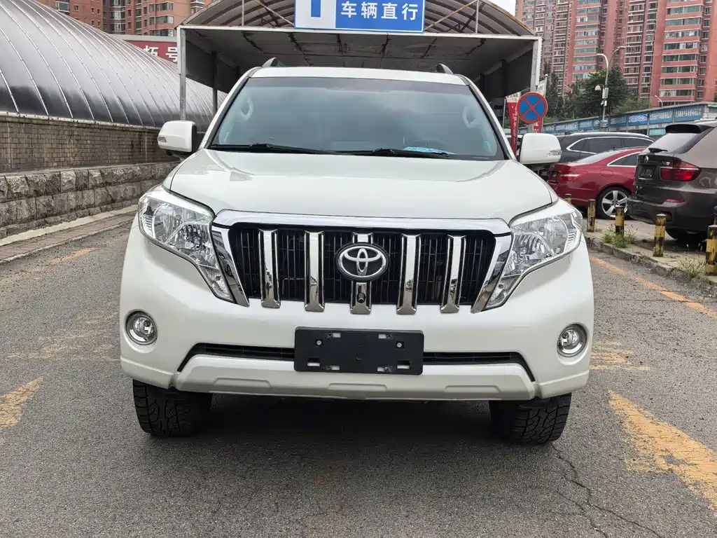 Toyota Prado 2017 — фото 2