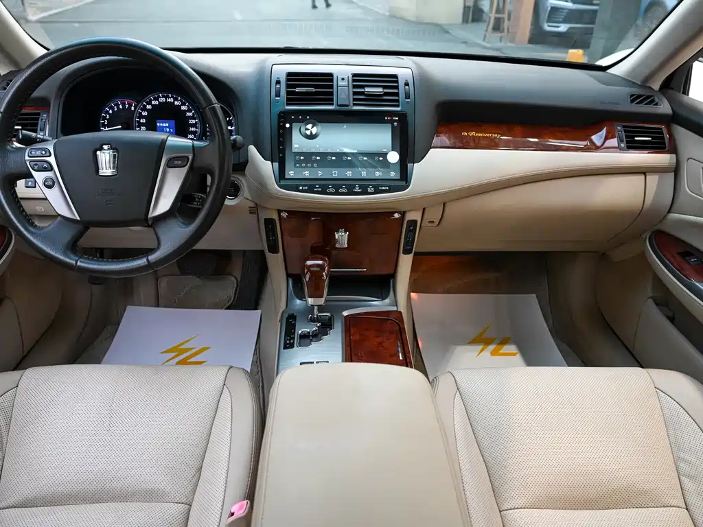 Toyota Crown 2015 — фото 8