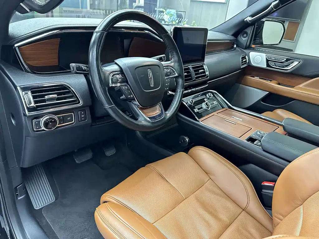 Lincoln Navigator 2019 — фото 11
