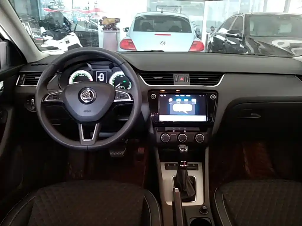 Skoda Octavia 2019 — фото 10