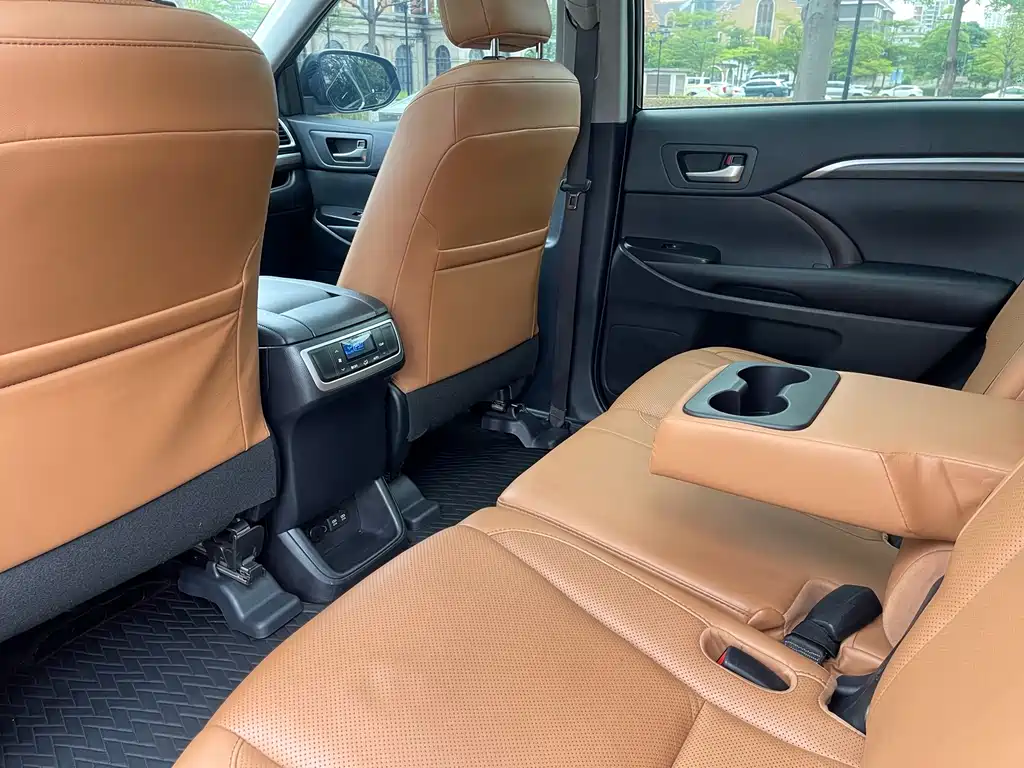 Toyota Highlander 2020 — фото 12