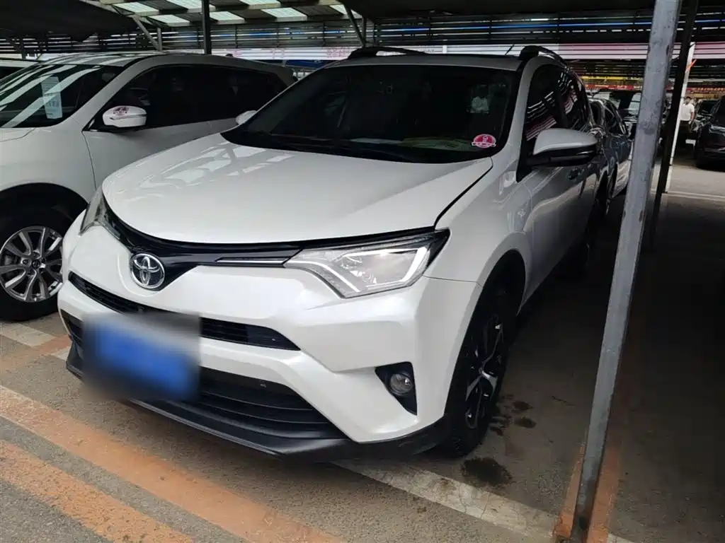 Toyota RAV4 2017 — фото 1