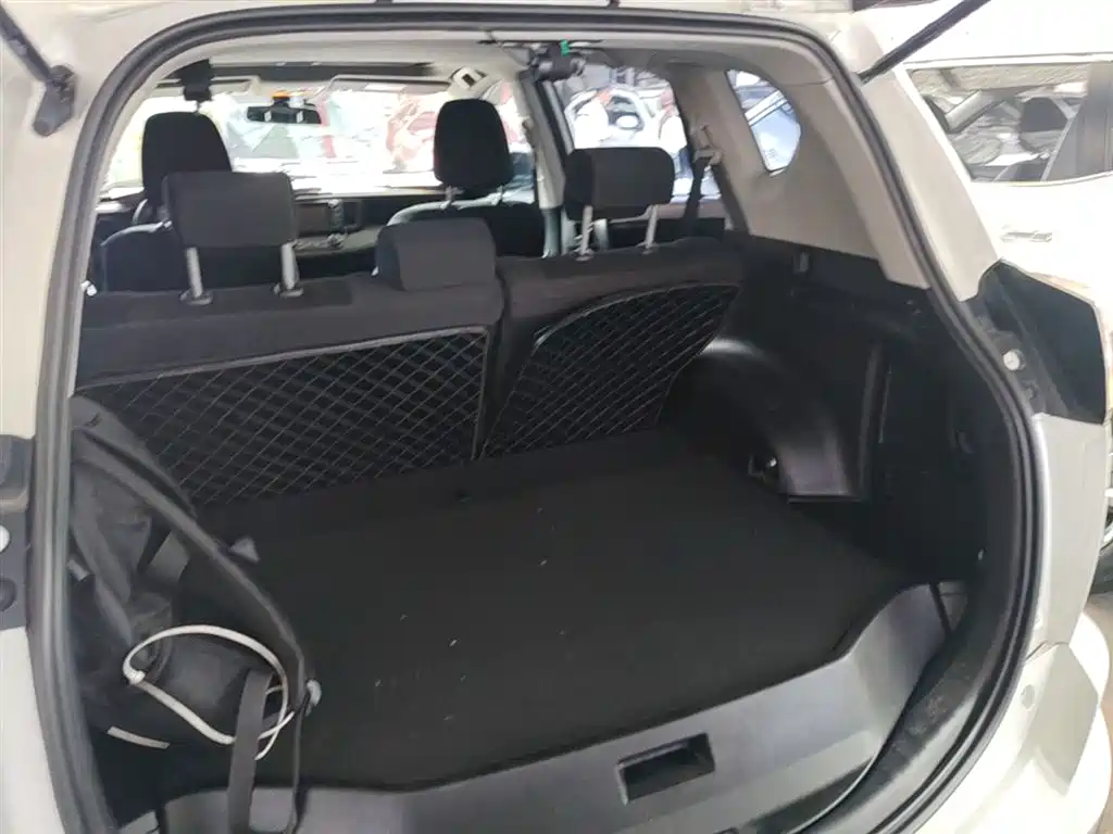 Toyota RAV4 2017 — фото 19