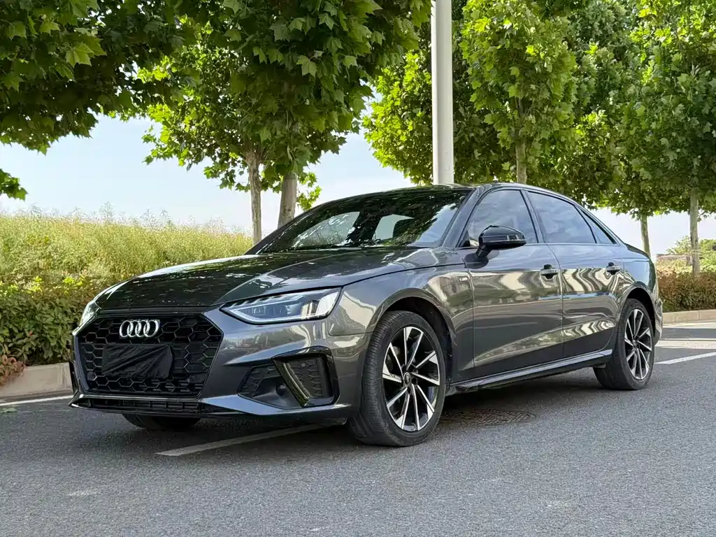 Audi A4L 2023 — фото 1