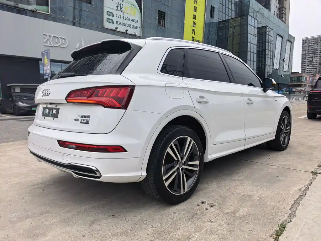 Audi Q5L 2019 — фото 10
