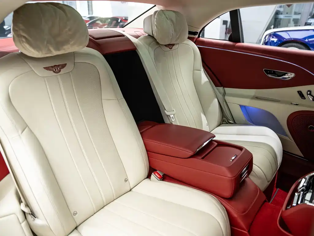 Bentley Flying Spur PHEV 2023 — фото 10