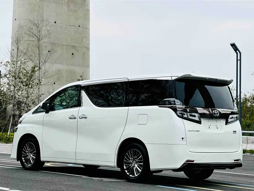 Toyota Vellfire 2023 — фото 12