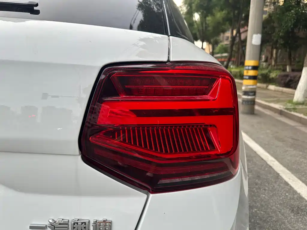 Audi Q2L 2022 — фото 10