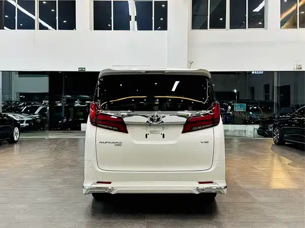 Toyota Alphard 2015