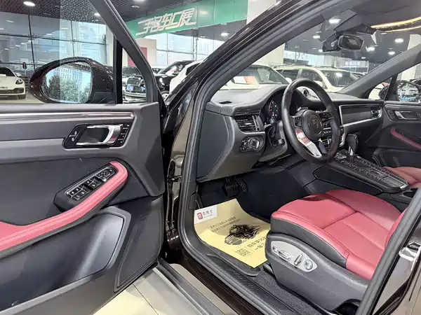 Porsche Macan 2021