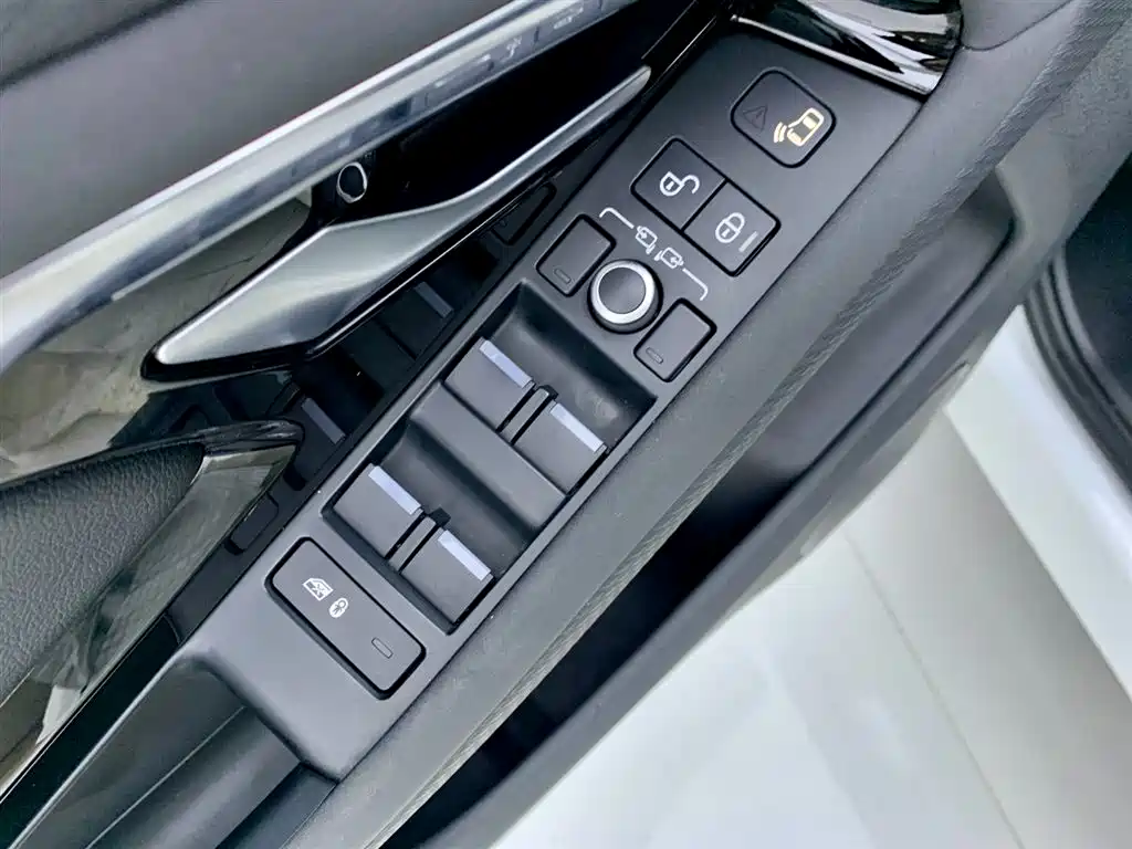 Land Rover Evoque 2021 — фото 29