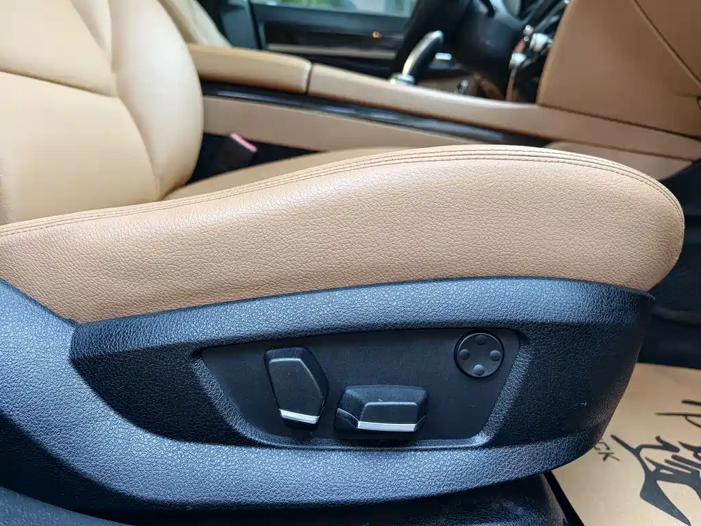 BMW 7 Series 2011 — фото 15