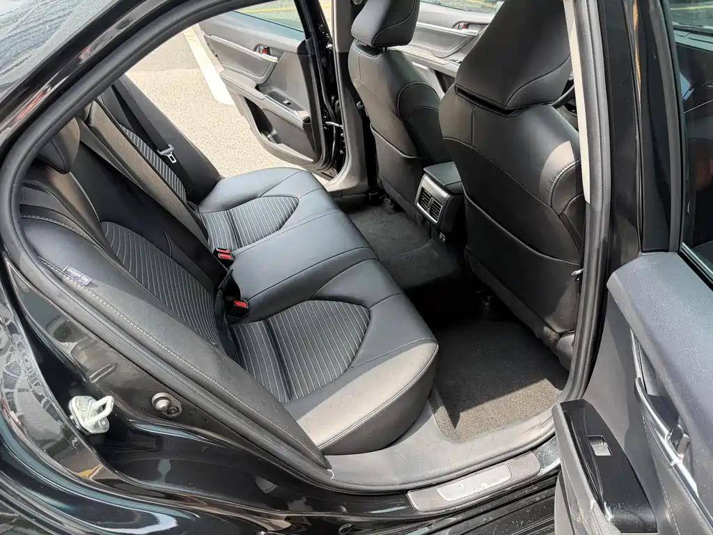 Toyota Camry 2022 — фото 17