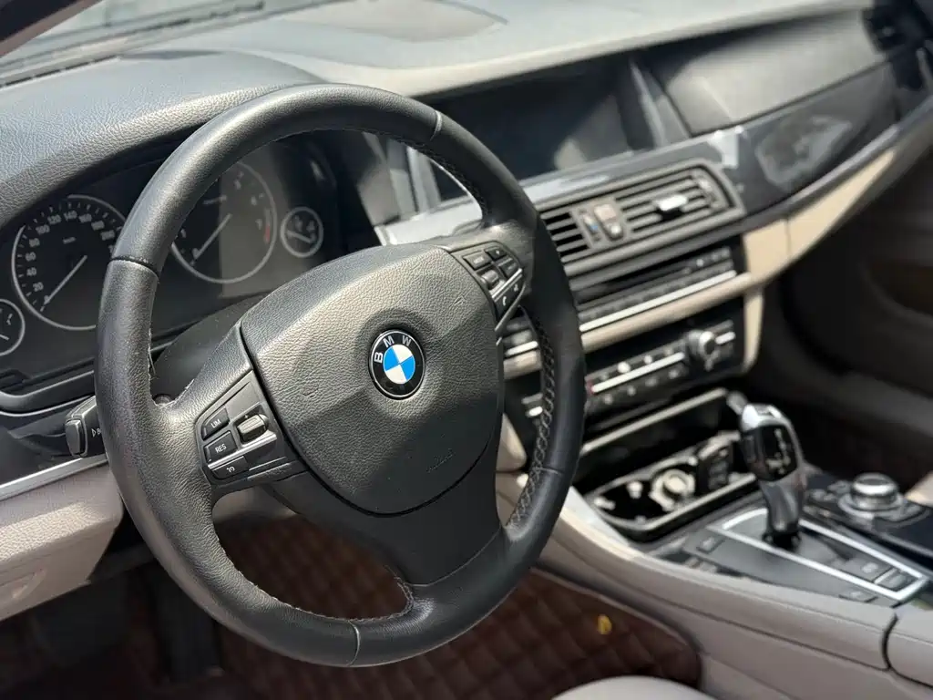 BMW 5 Series 2012 — фото 6