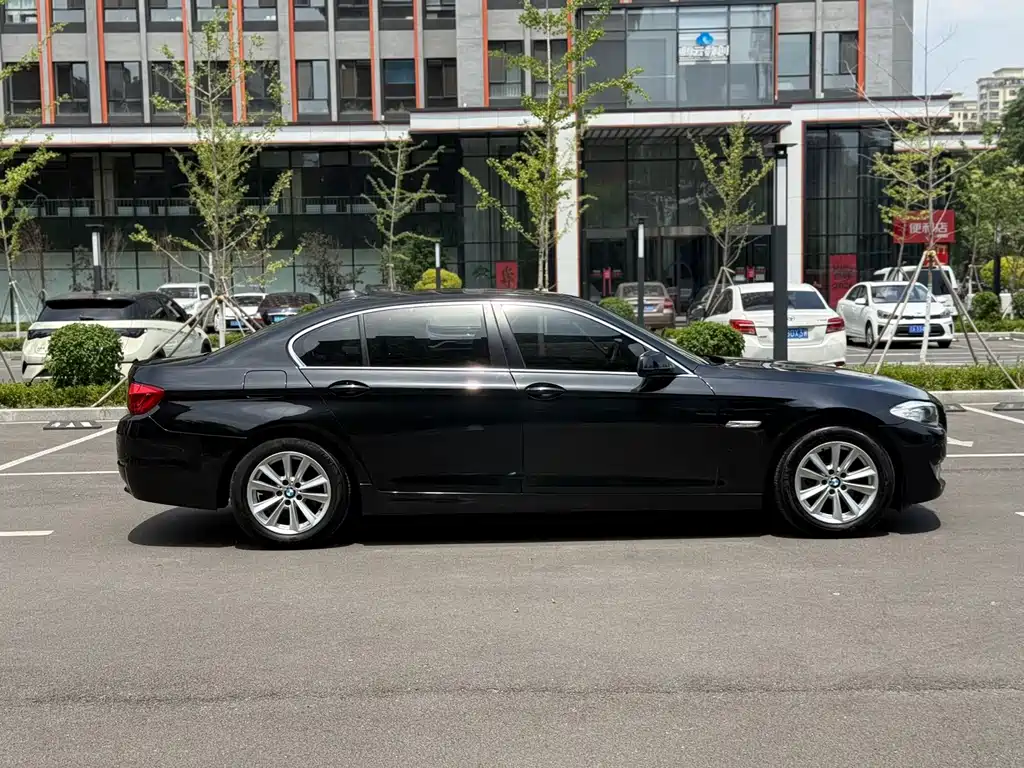 BMW 5 Series 2012 — фото 13
