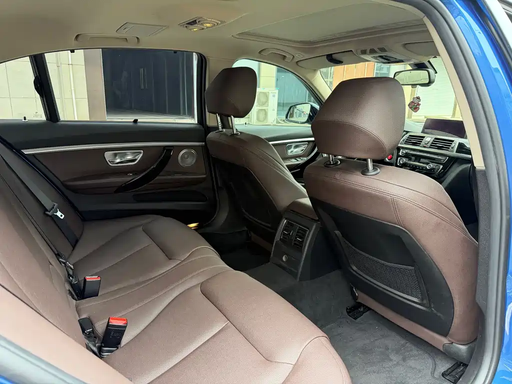 BMW 3 Series 2019 — фото 13