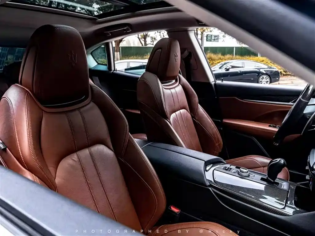 Maserati Levante 2017 — фото 10