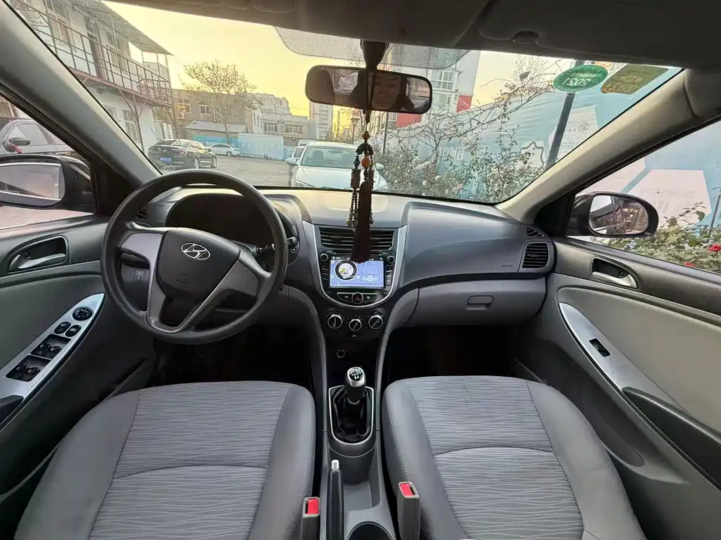 Hyundai Verna 2015 — фото 8