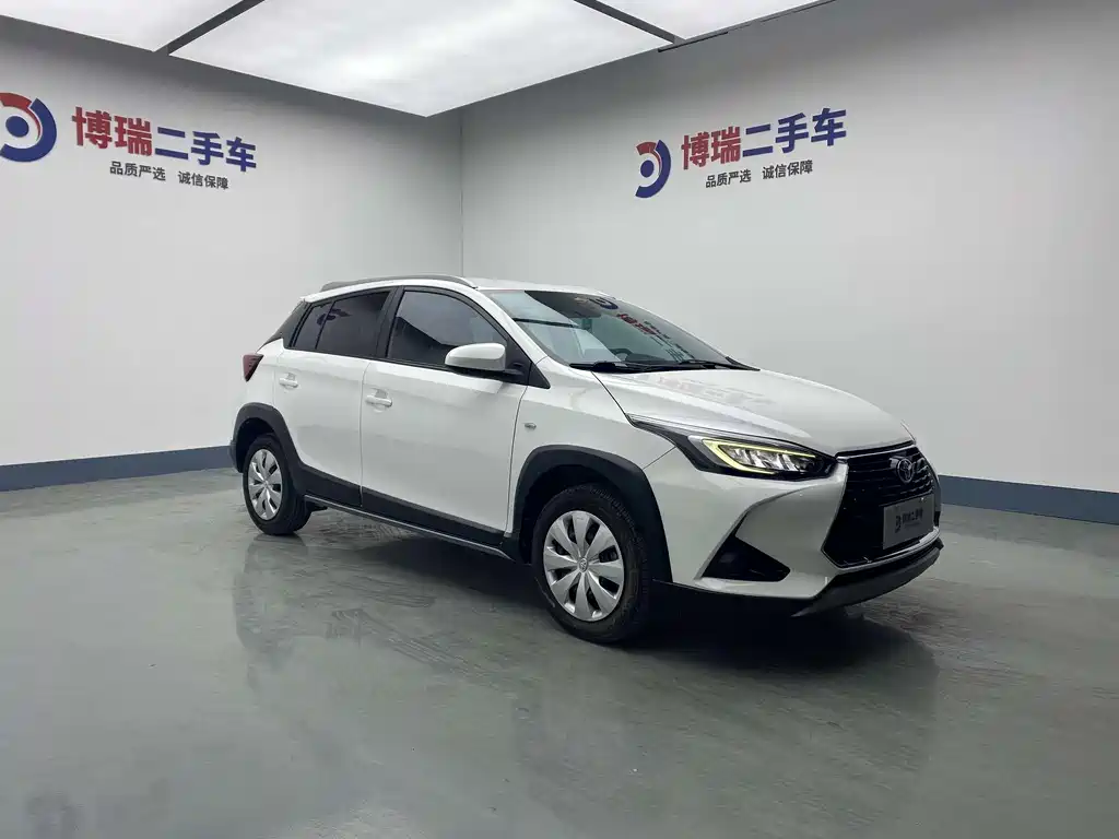 Toyota Yaris L 2022 — фото 3