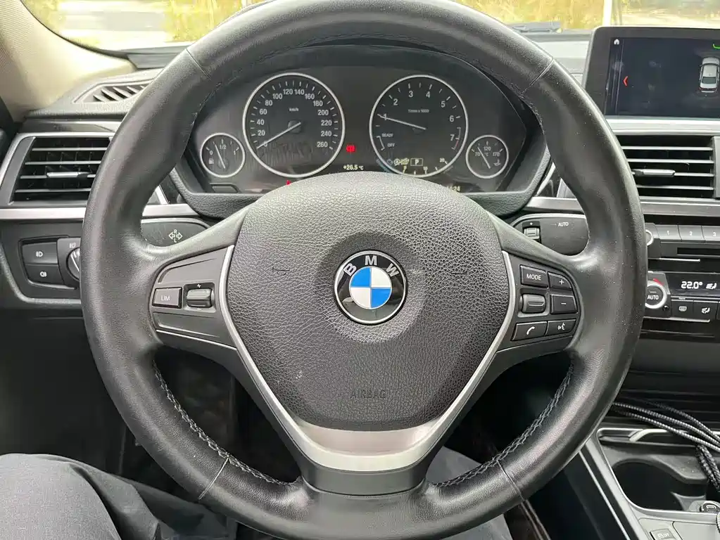 BMW 3 Series 2019 — фото 15