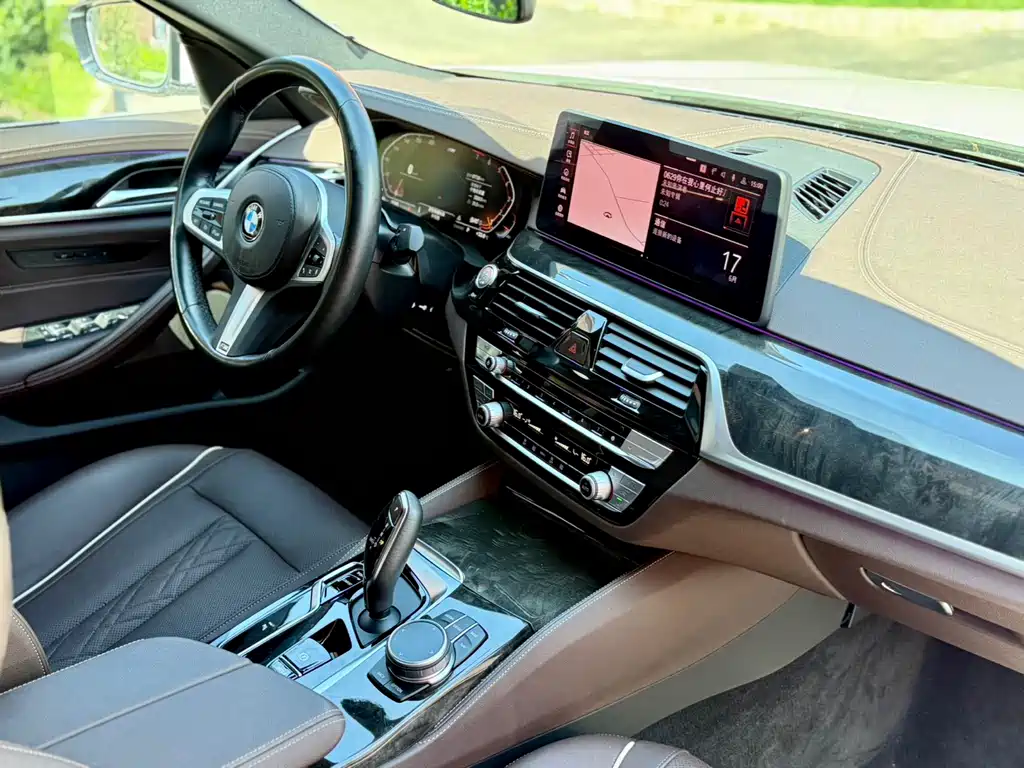 BMW 5 Series 2022 — фото 19