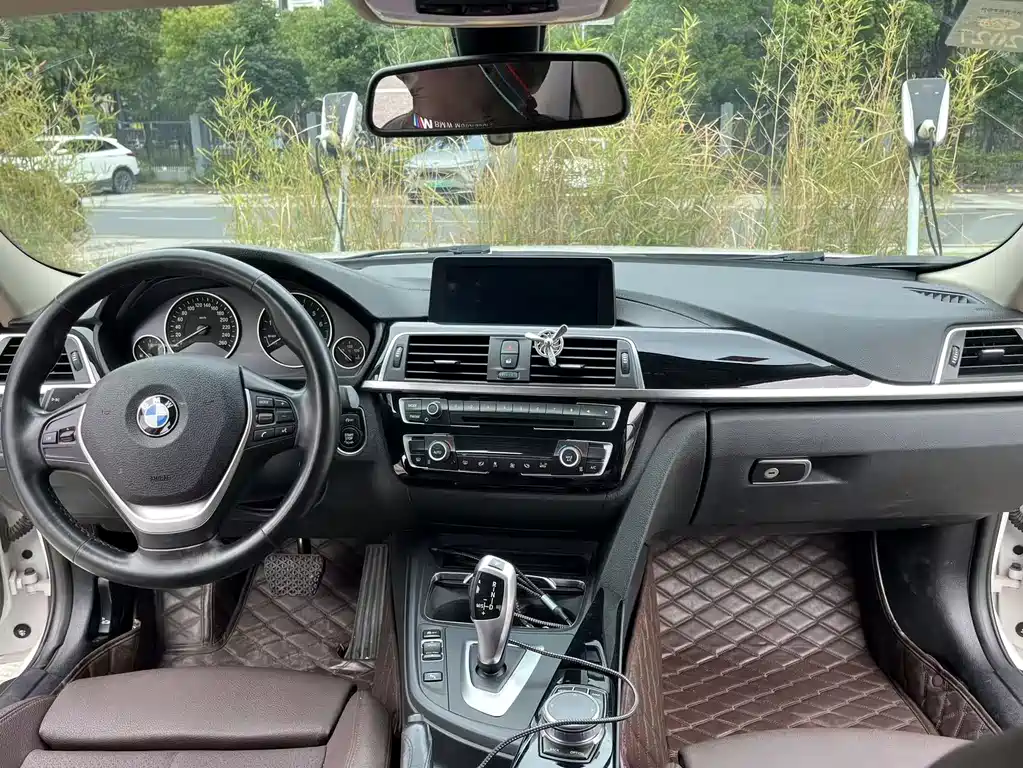 BMW 3 Series 2019 — фото 13