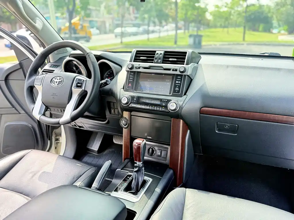Toyota Prado 2016 — фото 11