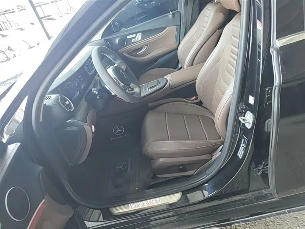 Mercedes-Benz E-Class 2020 — фото 15